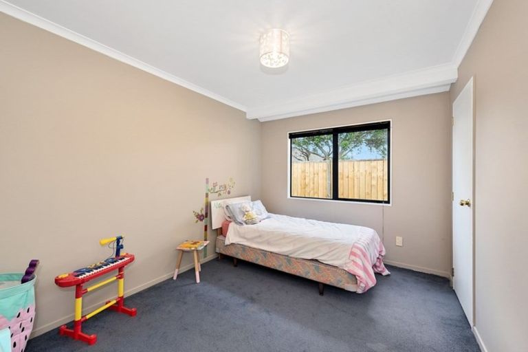 Photo of property in 21 Waiwherowhero Drive, St Andrews, Hamilton, 3200