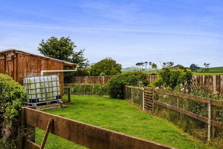 Photo of property in 244 Maata Road, Eltham, 4398