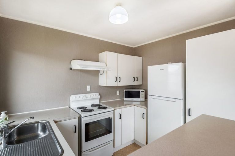 Photo of property in 2/18 Altair Place, Windsor Park, Auckland, 0632