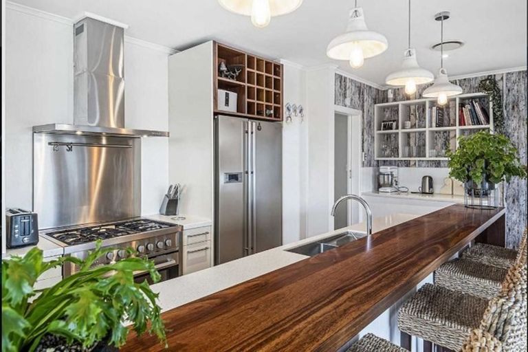 Photo of property in 143 Browns Bay Road, Browns Bay, Auckland, 0630