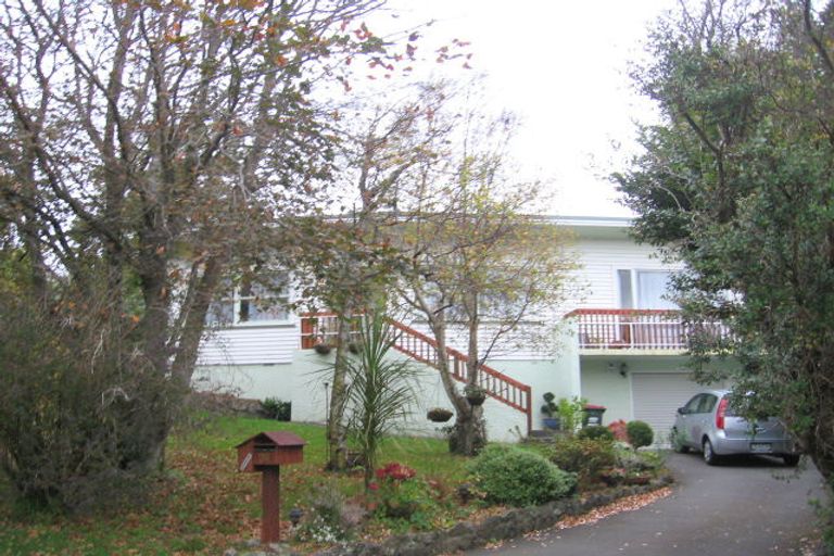Photo of property in 34 Ranui Terrace, Tawa, Wellington, 5028