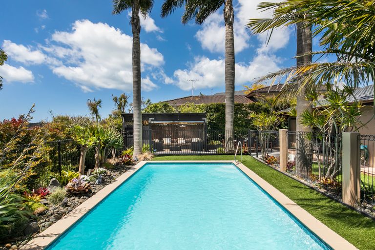 Photo of property in 21 Sartors Avenue, Northcross, Auckland, 0630