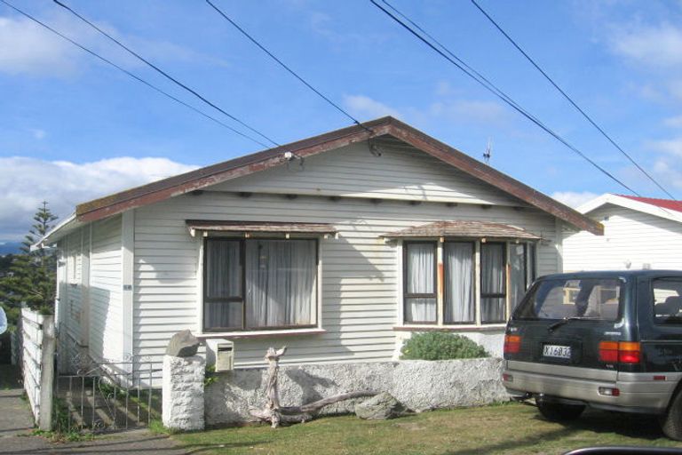 Photo of property in 54 Maupuia Road, Maupuia, Wellington, 6022