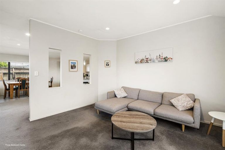 Photo of property in 51 Queen Mary Avenue, New Lynn, Auckland, 0600