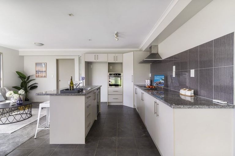 Photo of property in 127 Keri Vista Rise, Papakura, 2110