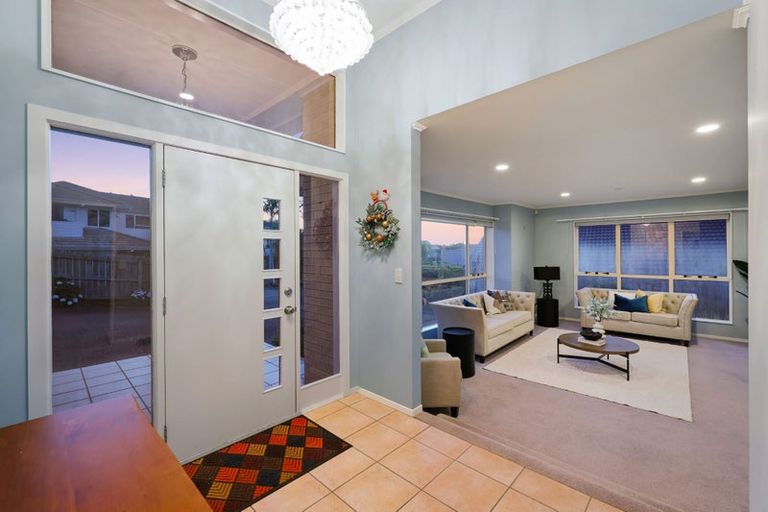 Photo of property in 33 Wiltshire Place, Somerville, Auckland, 2014