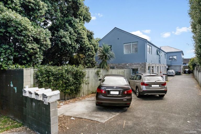 Photo of property in 2/21 Grove Road, Sandringham, Auckland, 1025