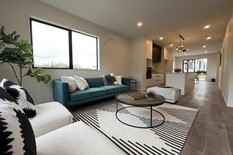 Photo of property in 1 Whawhaki Lane, Kumeu, 0810