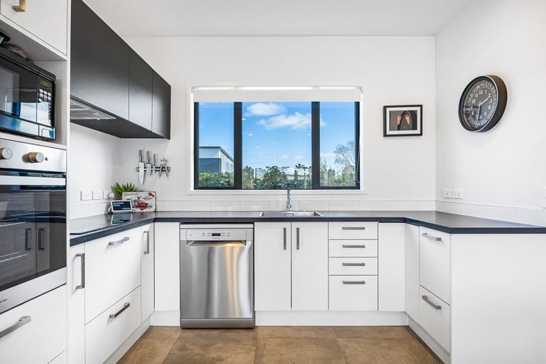 Photo of property in 4/7 Scott Road, Hobsonville, Auckland, 0616