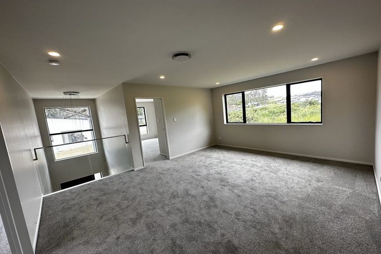 Photo of property in 10 Snuggery Loop, Orewa, 0931