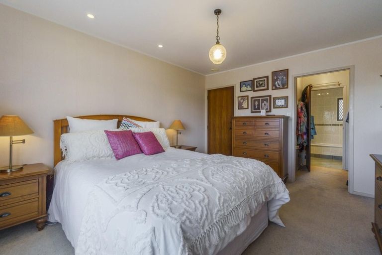 Photo of property in 10a Millbrook Road, Henderson, Auckland, 0612