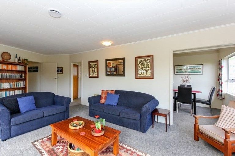 Photo of property in 27 Beaumont Crescent, Frankleigh Park, New Plymouth, 4310