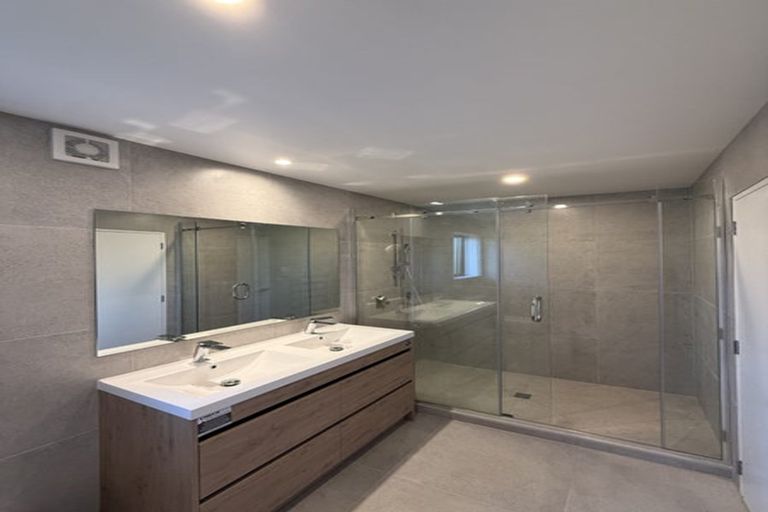 Photo of property in 51c West Harbour Drive, West Harbour, Auckland, 0618