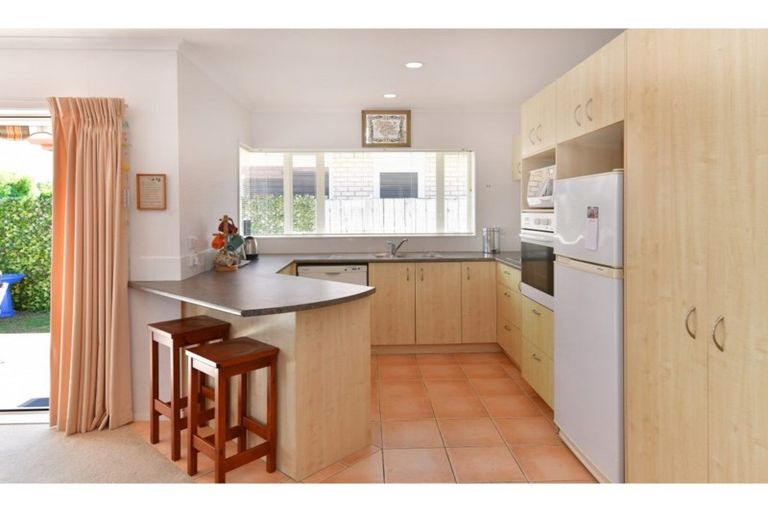 Photo of property in 6a Doment Crescent, Orewa, 0931