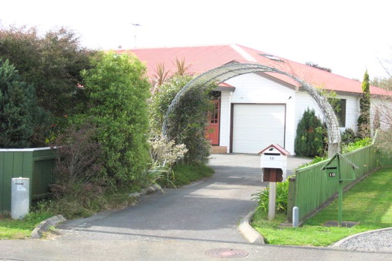 Photo of property in 18 Atarau Grove, Paraparaumu, 5032