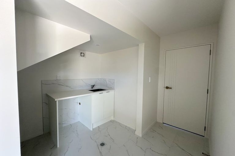 Photo of property in 15a Blenheim Street, Glenfield, Auckland, 0629