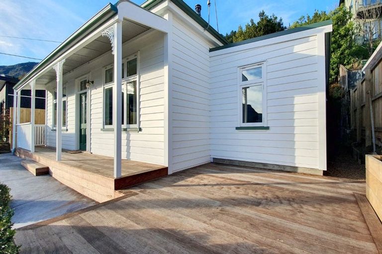 Photo of property in 43 Sumner Road, Lyttelton, 8082