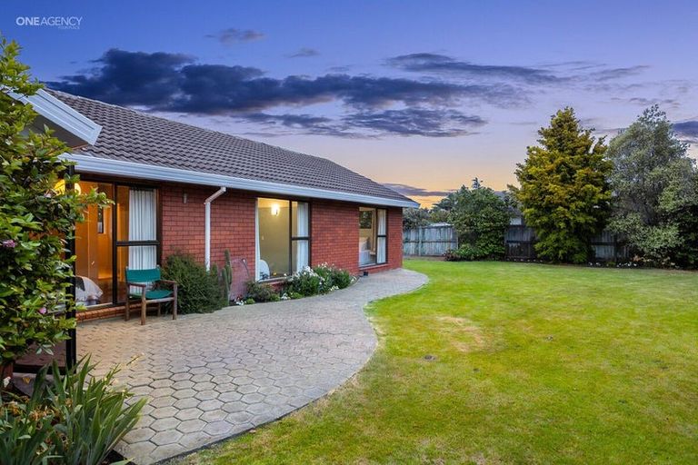 Photo of property in 3 Grove Place, Rangiora, 7400