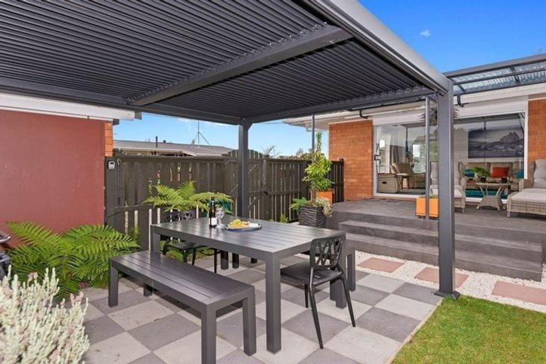 Photo of property in 43 Glenharrow Avenue, Avonhead, Christchurch, 8042