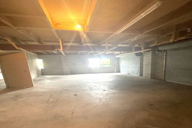 Photo of property in 35 Kirby Street, Glendene, Auckland, 0602