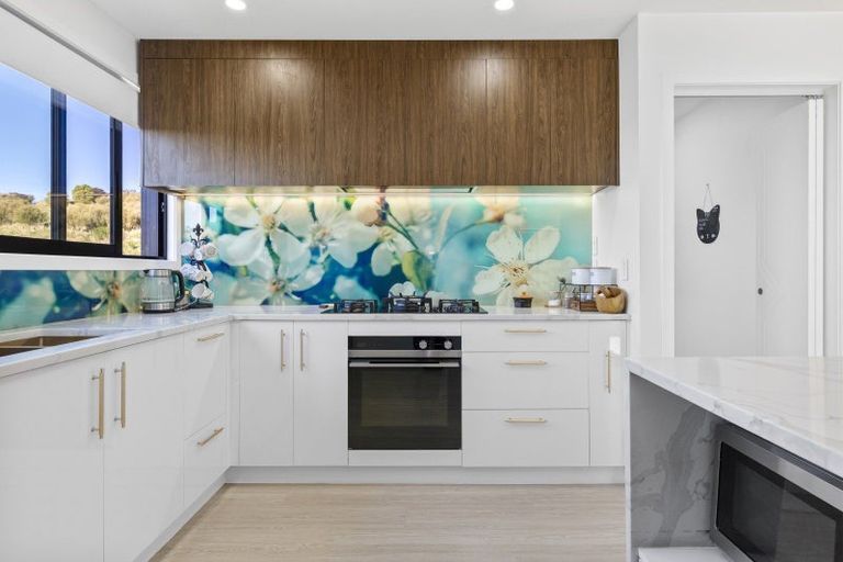 Photo of property in 5 Grandview Lane, Acacia Bay, 3385