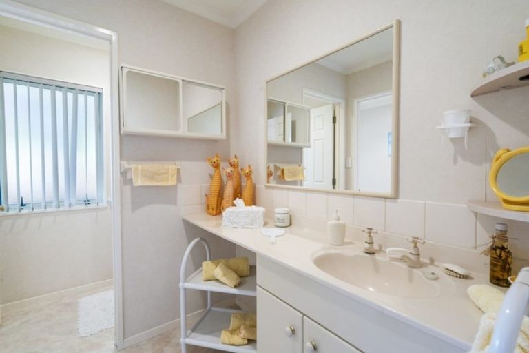 Photo of property in 145 Summerhill Drive, Fitzherbert, Palmerston North, 4410