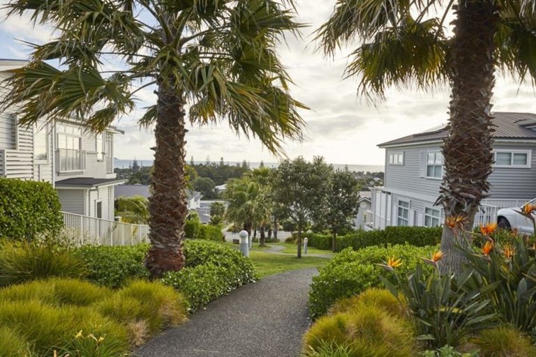 Photo of property in 42 Parkside Drive, Orewa, 0931