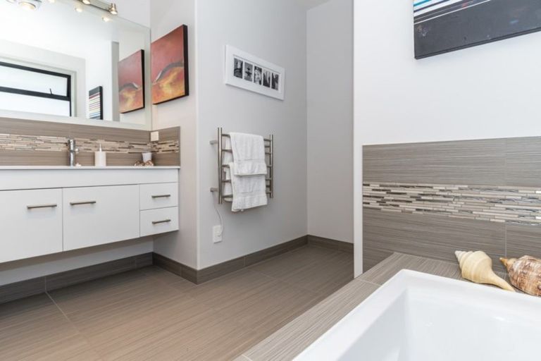 Photo of property in 26 Broadwater Close, Pyes Pa, Tauranga, 3112