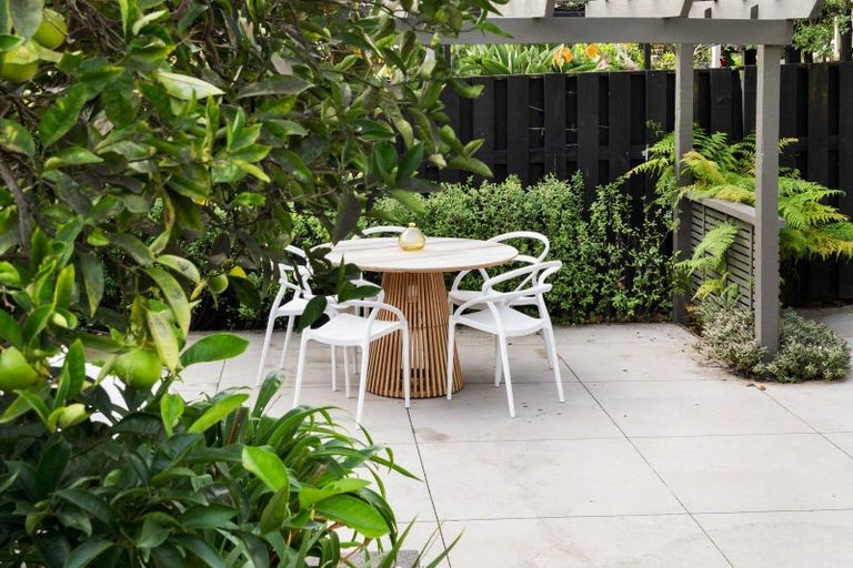 Photo of property in 45 Napier Terrace, Hospital Hill, Napier, 4110