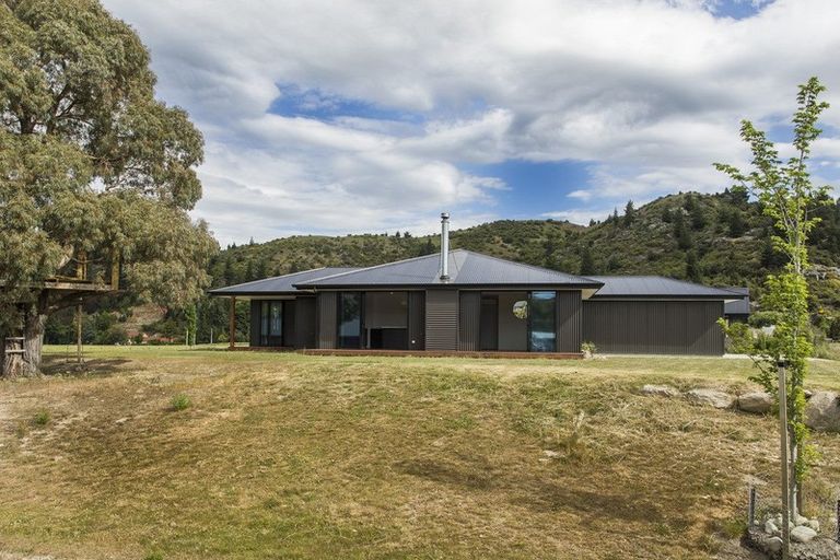 Photo of property in Luggate Park, 38 Cooper Crescent, Luggate, Cromwell, 9383