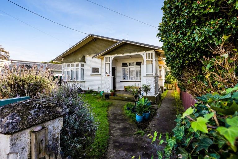Photo of property in 72 Barrett Street, Westown, New Plymouth, 4310
