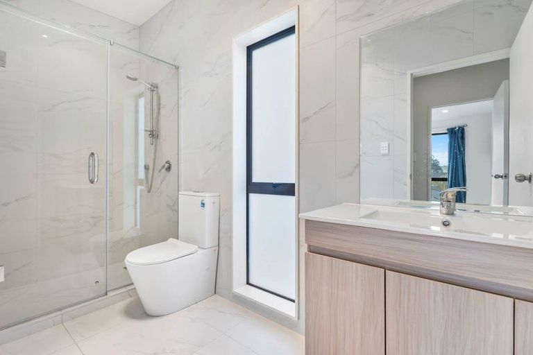 Photo of property in 52a Convair Crescent, Mangere, Auckland, 2022