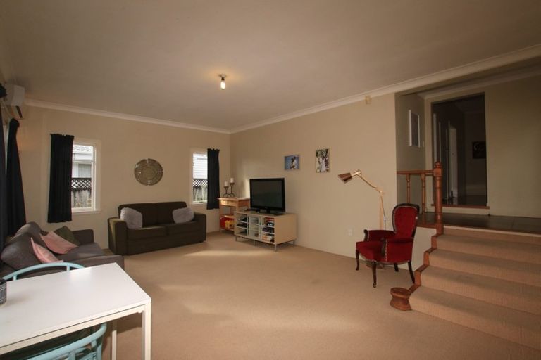 Photo of property in 1/235 Glenfield Road, Hillcrest, Auckland, 0627