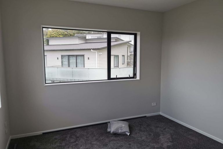 Photo of property in 10 Taurikura Way, Fairview Heights, Auckland, 0632