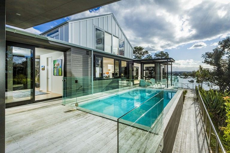 Photo of property in 10a First Avenue, Stanley Point, Auckland, 0624