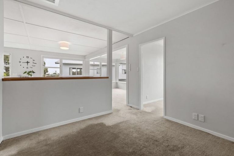 Photo of property in 1400 Whangaparaoa Road, Army Bay, Whangaparaoa, 0930