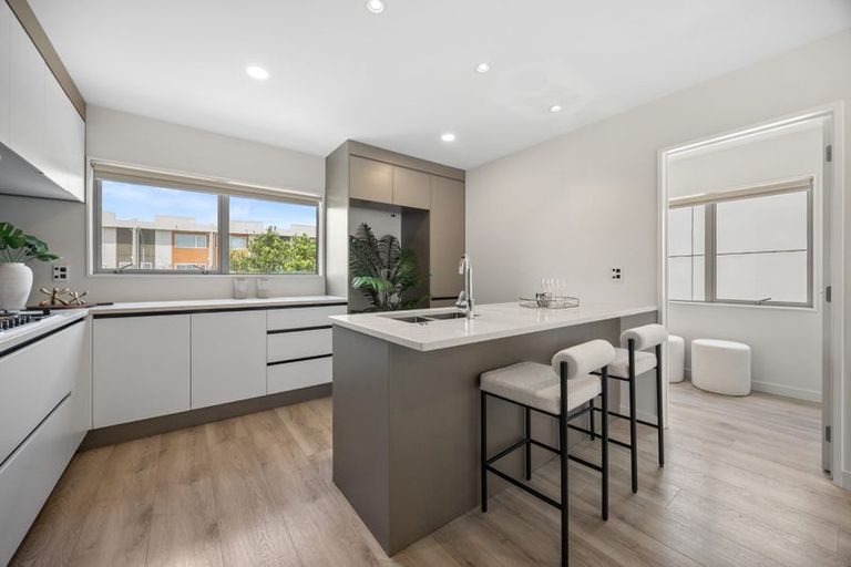 Photo of property in 4 Meritage Lane, Te Atatu South, Auckland, 0610