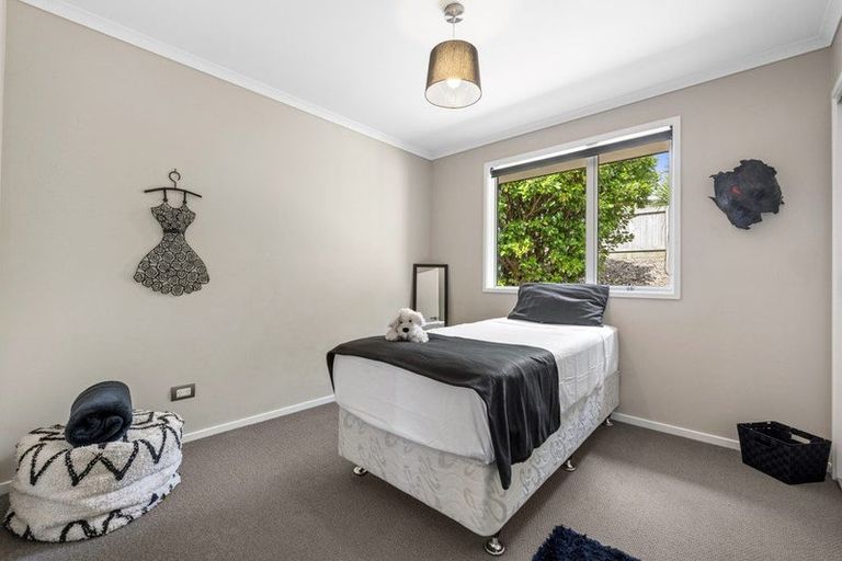 Photo of property in 16 Gavinike Place, Waimauku, 0812