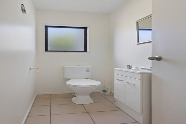 Photo of property in 9 Spalding Rise, Golflands, Auckland, 2013