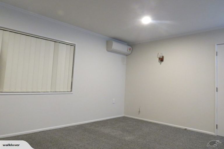Photo of property in 93 Chelsea View Drive, Chatswood, Auckland, 0626