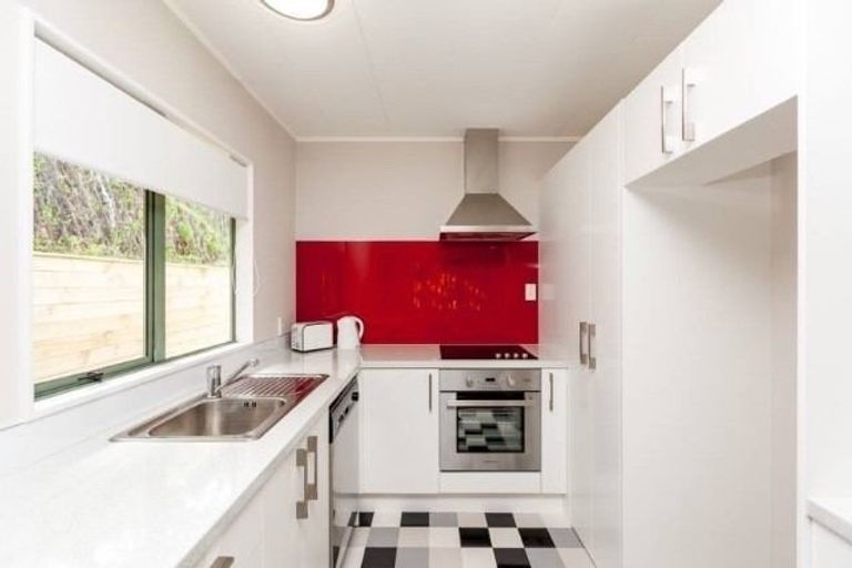 Photo of property in 23 Seaview Road, Marfell, New Plymouth, 4310