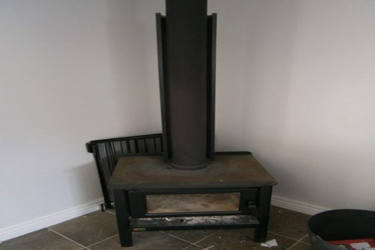 Photo of property in 14 Cross Street, Coalgate, 7673