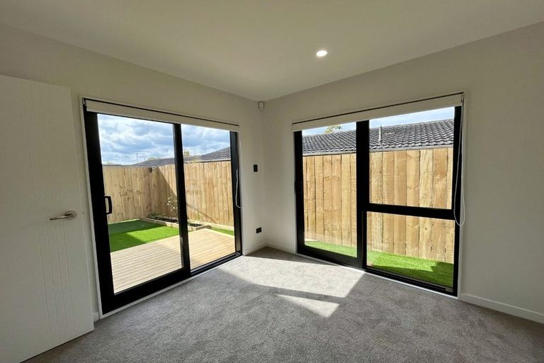 Photo of property in 98d Royal Road, Massey, Auckland, 0614