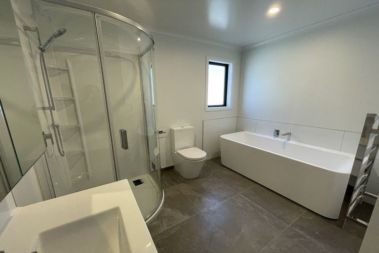 Photo of property in 18 Koreke Close, Kenepuru, Porirua, 5022