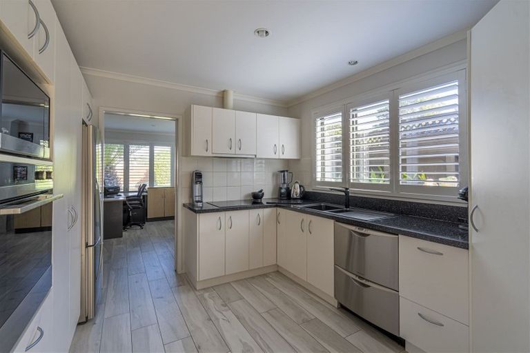 Photo of property in 6 Coral Court, Gulf Harbour, Whangaparaoa, 0930