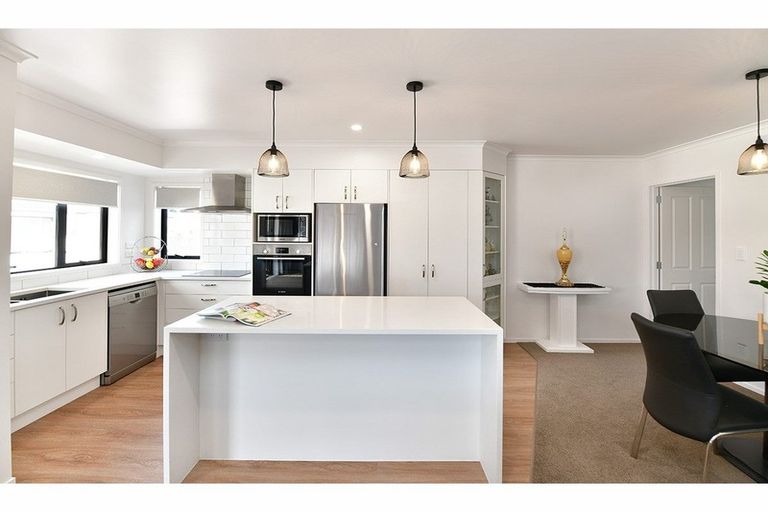 Photo of property in 3 Waitaha Close, Orewa, 0931