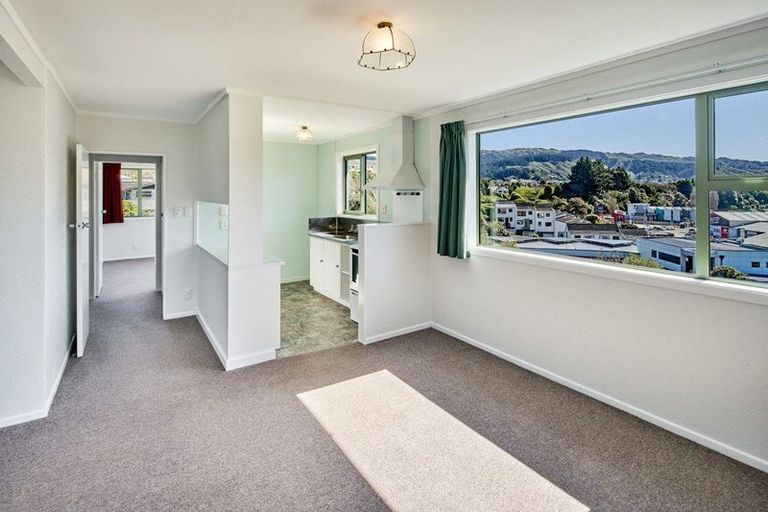 Photo of property in 1a Sunrise Boulevard, Tawa, Wellington, 5028