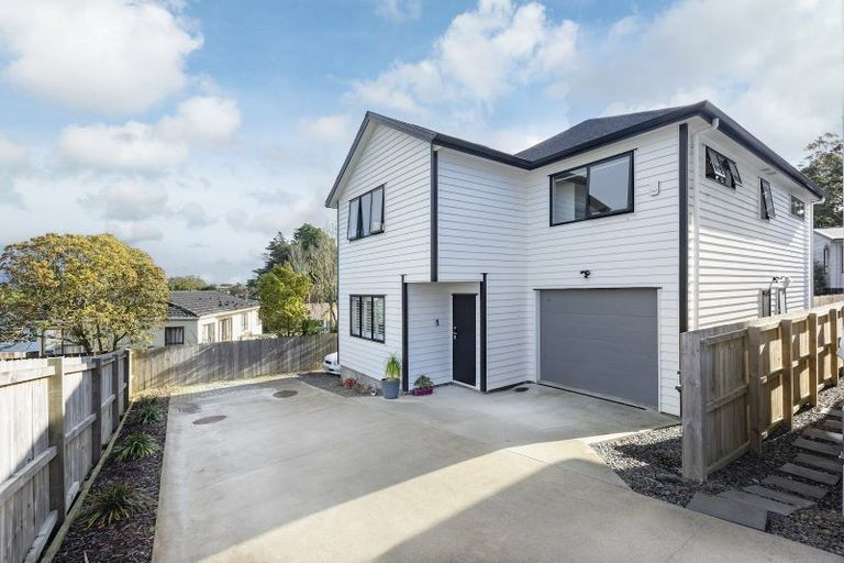 Photo of property in 18c Edgware Road, West Harbour, Auckland, 0618