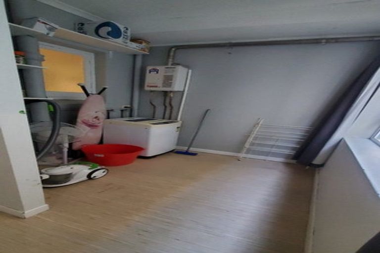 Photo of property in Devonport Apartments, 23/127 Saint Aubyn Street, New Plymouth, 4310