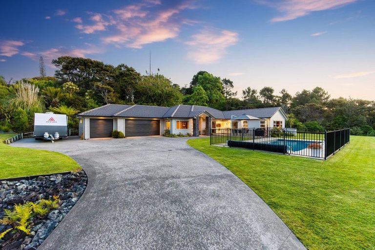Photo of property in 343 Glenvar Road, Long Bay, Auckland, 0630